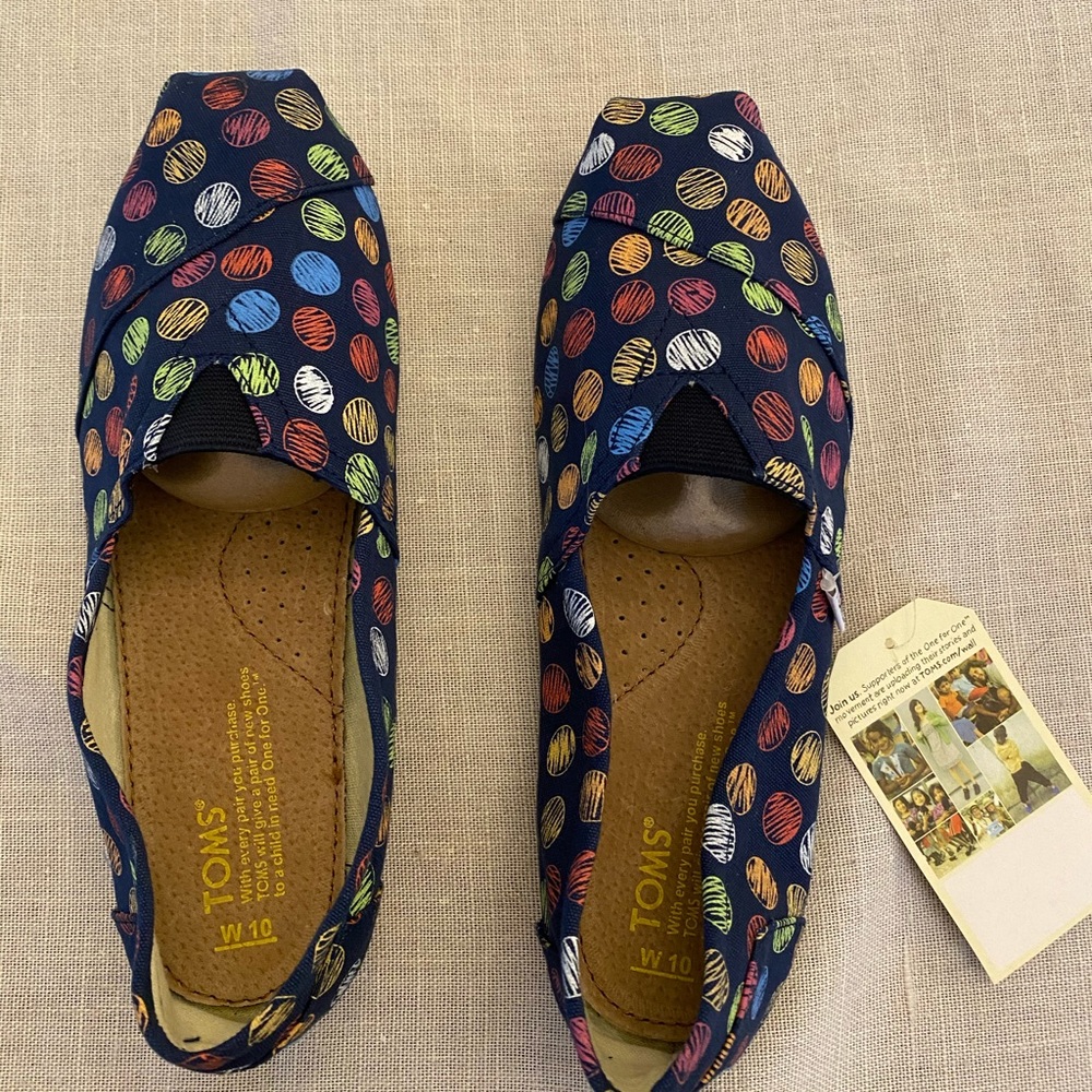 NWT Women’s Toms Canvas Shoes